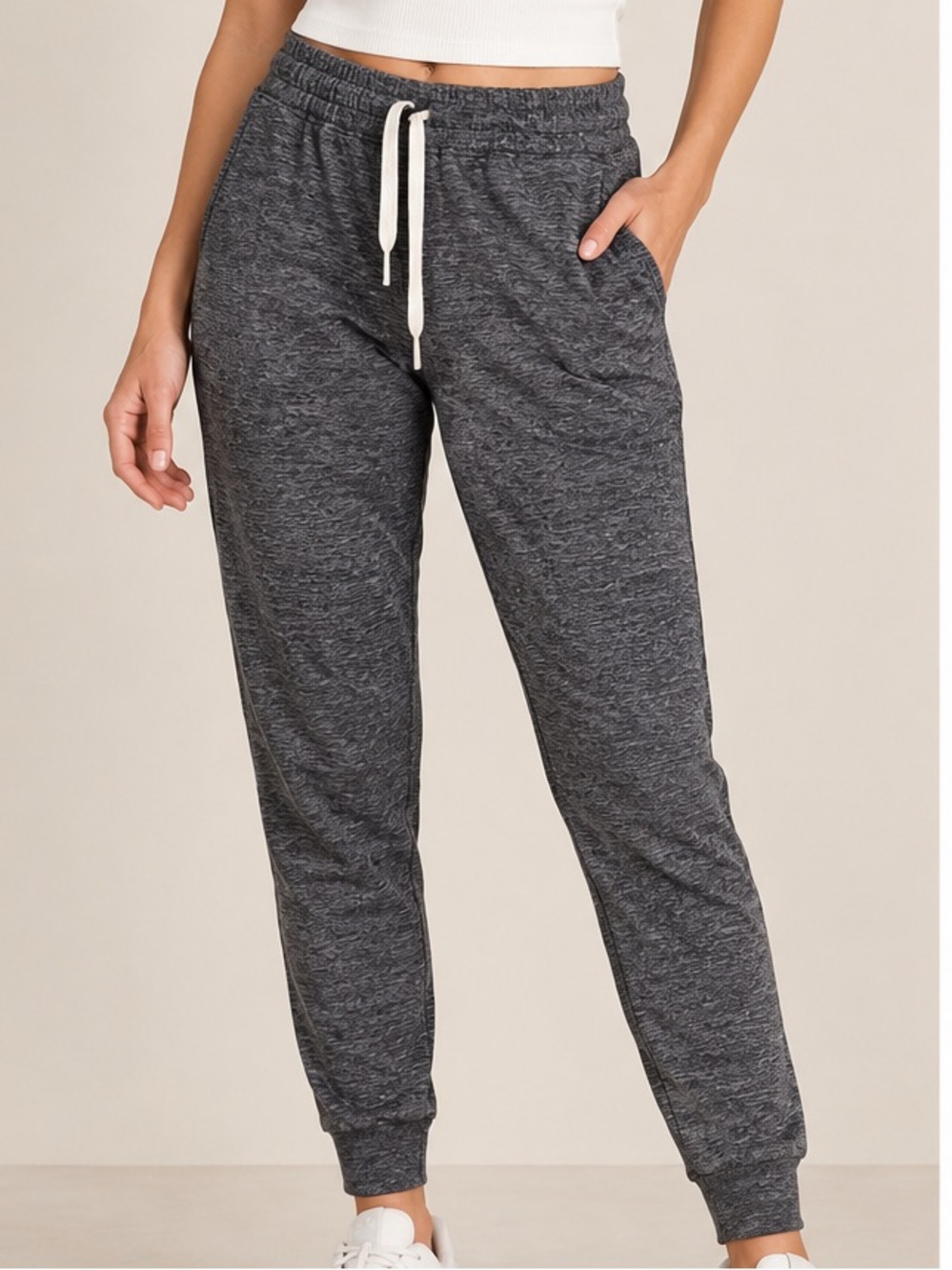 Vuori Women’s Charcoal Heather Joggers Pants Medium